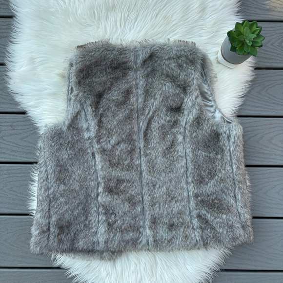 The Limited Faux Fur Vest - Picture 4 of 4
